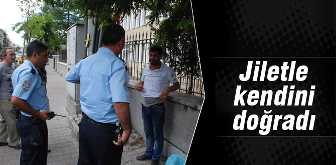 Jiletle kendini doğradı