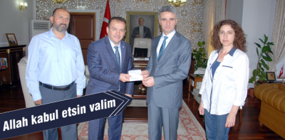 Valimiz kurbanını Kızılay'a bağışladı