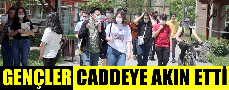 GENÇLER PARKLARI VE CADDELERİ DOLDURDU