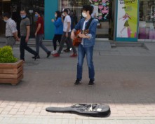 GENÇLER PARKLARI VE CADDELERİ DOLDURDU