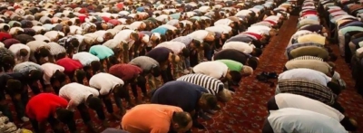 Camilerde beş vakit cemaatle namaz kılınacak