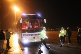 YOLCULARDAN BİRİNDE KORONA ÇIKTI, OTOBÜS BOLU'DA DURDURULDU