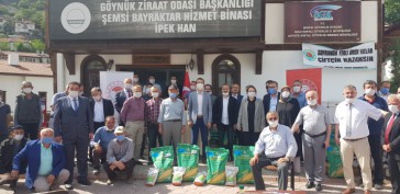 Dondan zarar gören 210 çiftçiye silajlık  mısır dağıtıldı