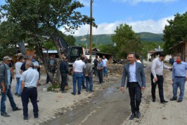 Rasim başkan facianın yaşandığı o köye gitti