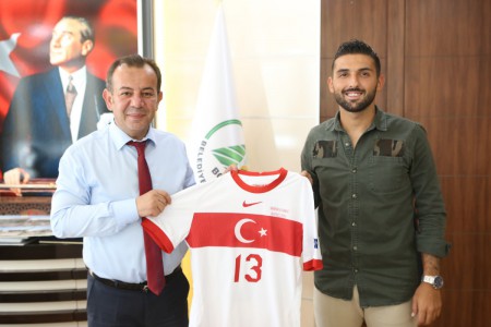 Milli futbolcu Umut Meraş'tan ziyaret