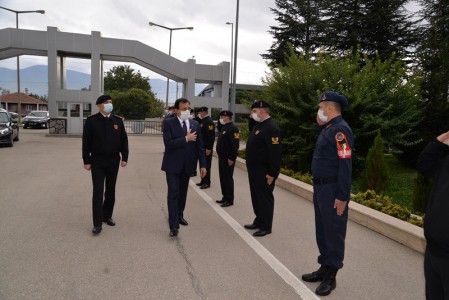 Hayatını 2 engelli çocuğuna adayan annenin hikayesi