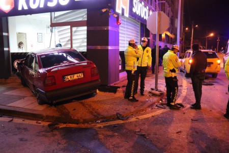 Bolu'da yıldırım düşen ev alev alev yandı