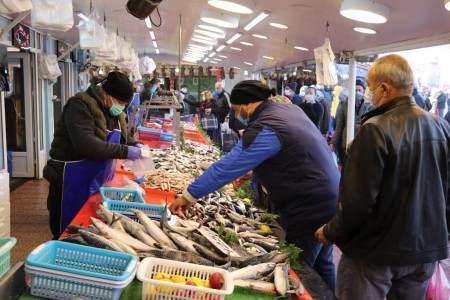 Bolu Dağı'nda sis ve sağanak etkili oluyor