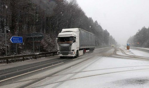 Merakla beklenen kar yağışı Bolu'ya giriş yaptı