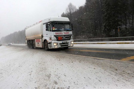 Merakla beklenen kar yağışı Bolu'ya giriş yaptı