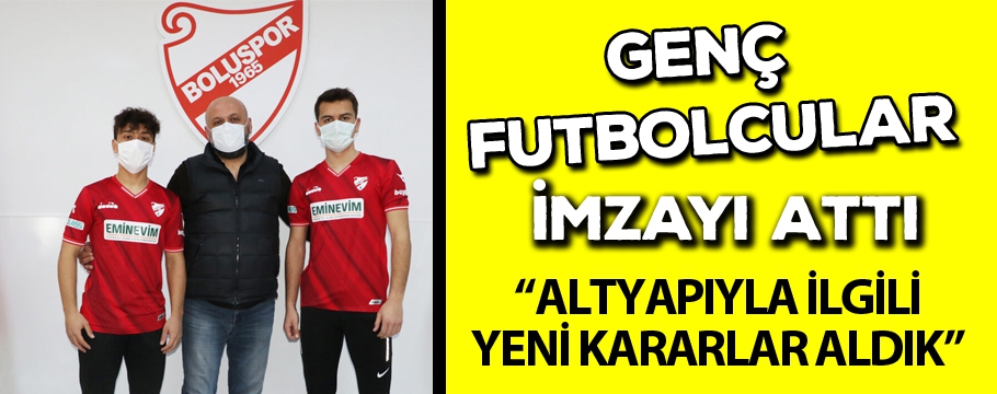 Genç futbolcular imzayı attı