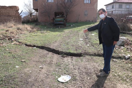 Heyelana sebep olan termik santral yüzlerce köylüyü evsiz bıraktı