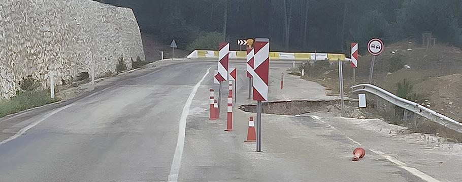 Yağmurda çöken yol 1 yıldır yapılamadı