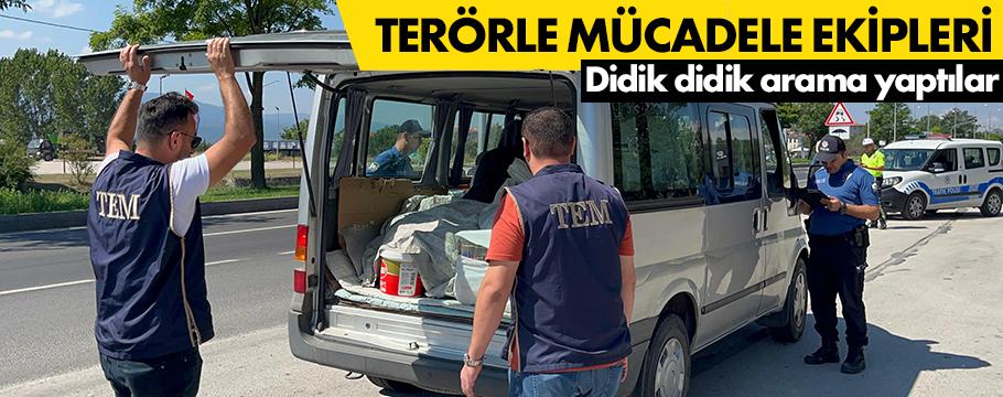 Bolu'da polis şehrin giriş noktasında araçları tek tek denetledi