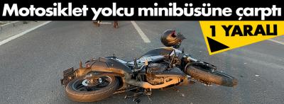 Motosiklet minibüse çarptı: 1 yaralı