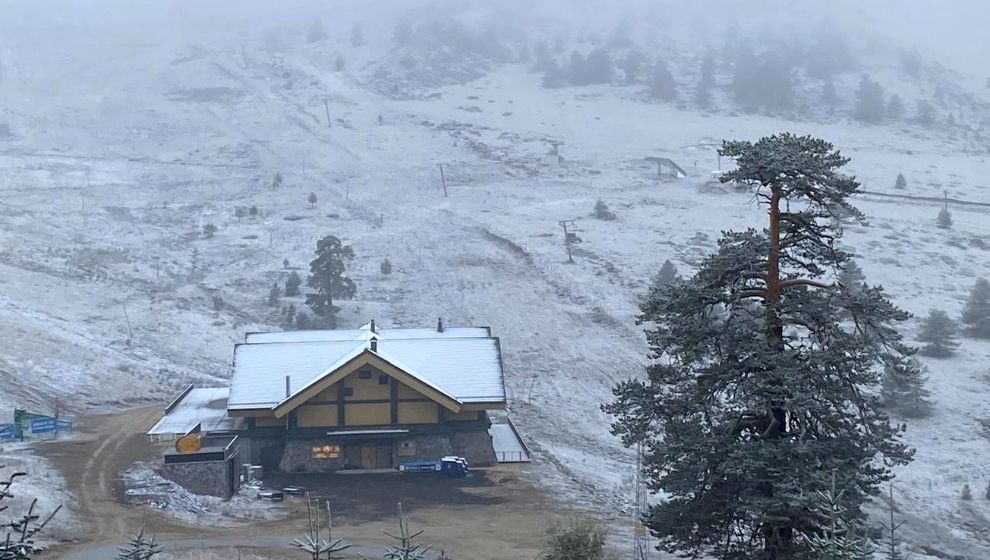 Bolu'da yükseklerde lapa lapa kar yağıyor