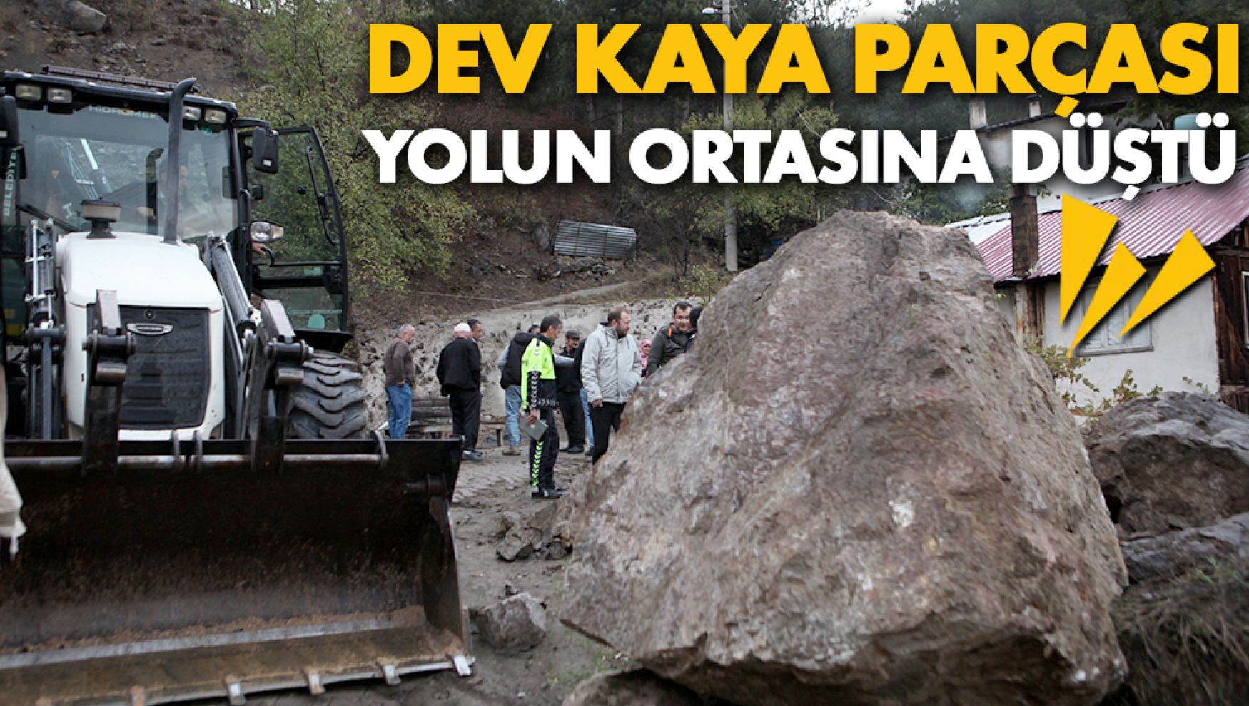 Dev kaya parçası yola düştü