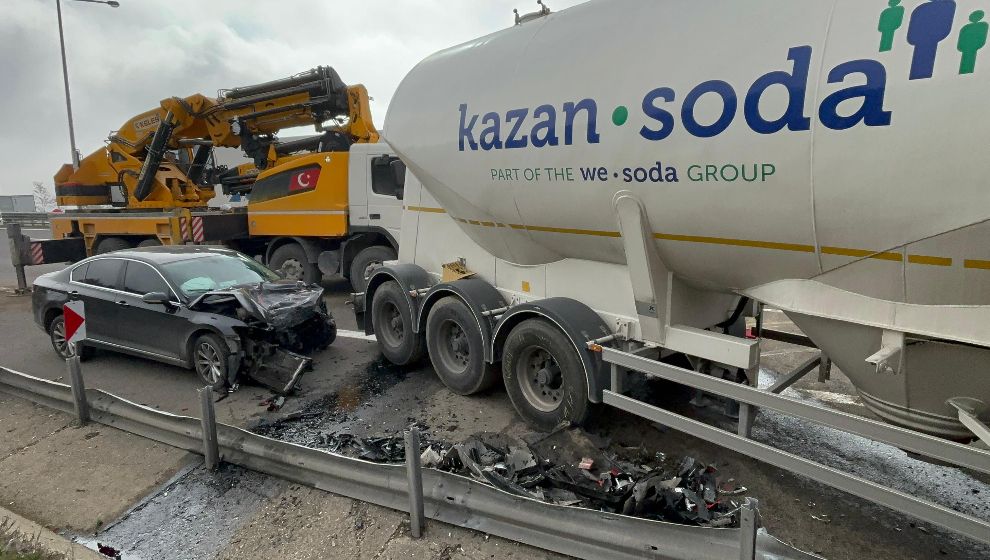 Otoyolda karşı şeride geçen tır, ortalığı karıştırdı: 2 yaralı