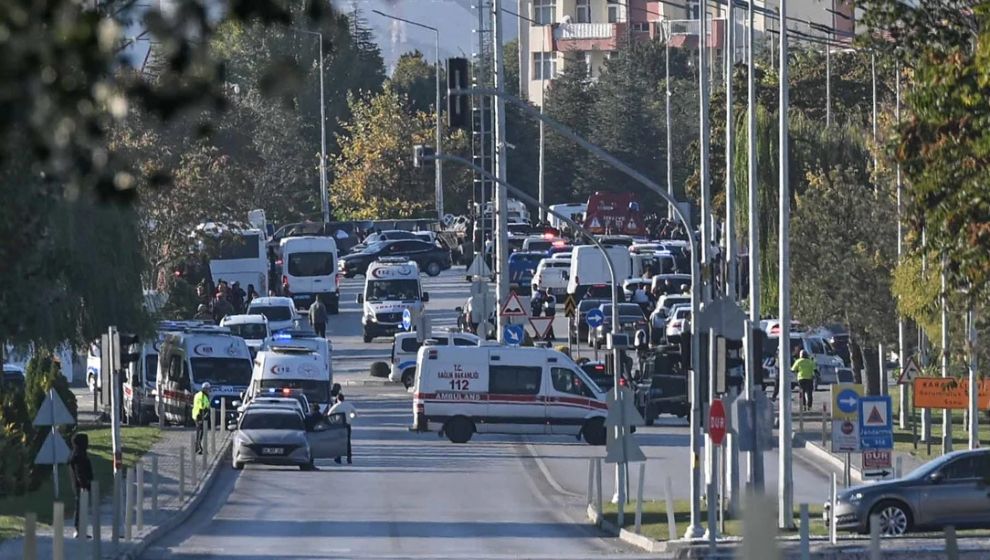 Türk milleti şehitlerine ağlıyor