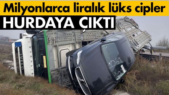 Tır kontrolden çıktı, lüks araçlar hurdaya döndü