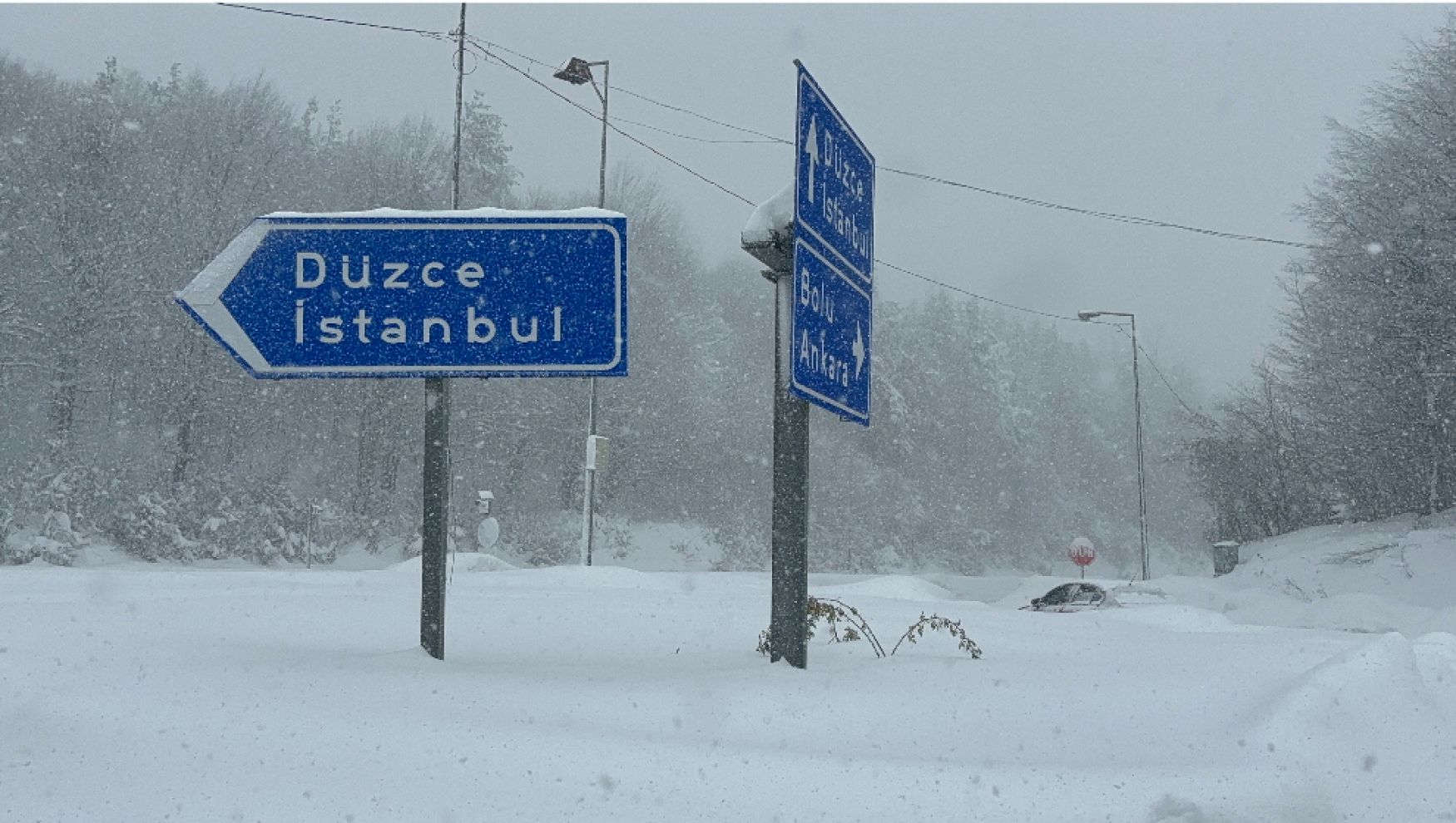 Bolu Dağı'nda yoğun kar yağışı devam ediyor