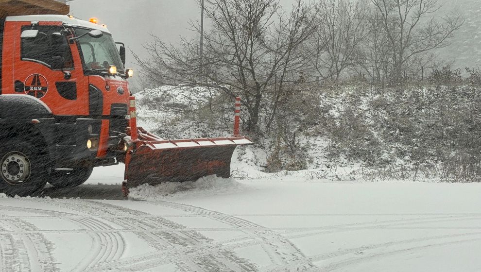 Bolu'da beklenen kar yağışı başladı