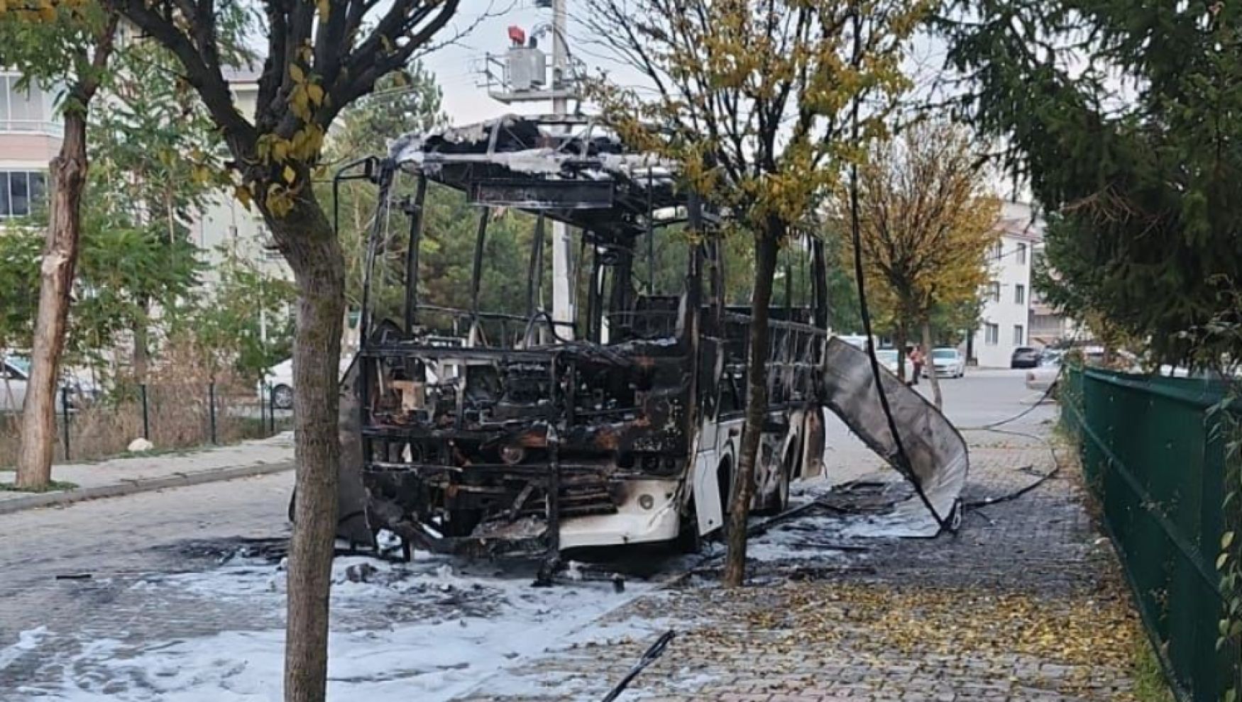 Bolu'da minibüs alev topuna döndü