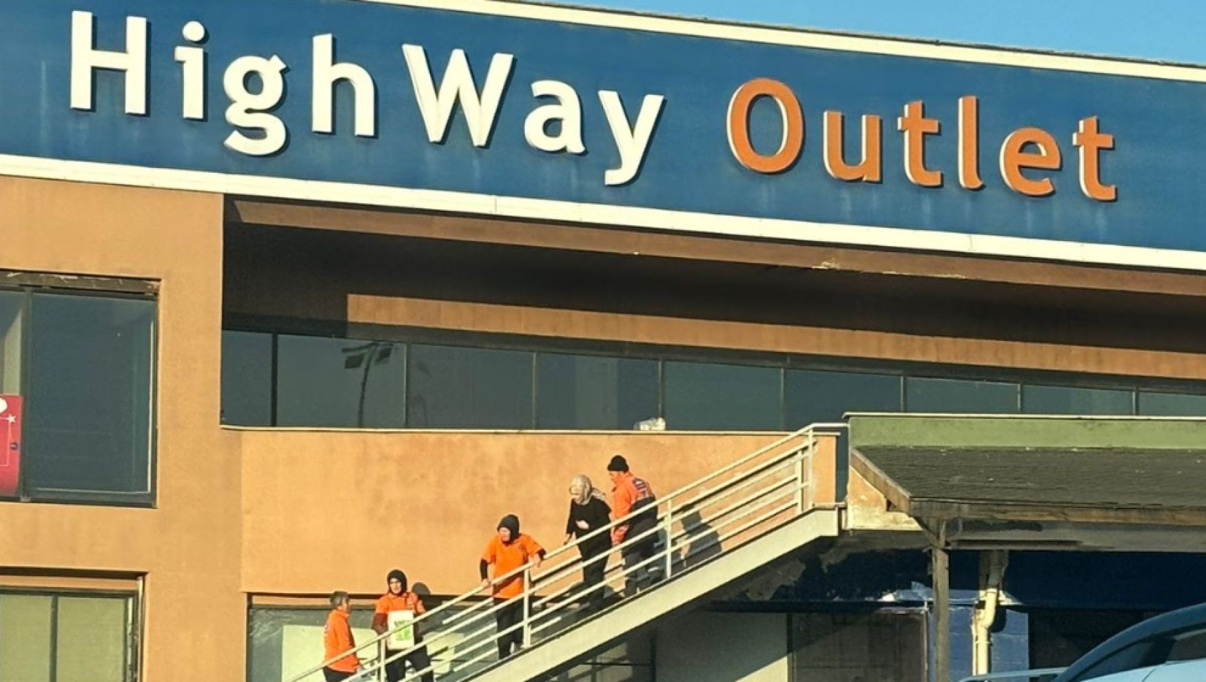 Highway Outlet AVM'de iş kazası: 1 yaralı