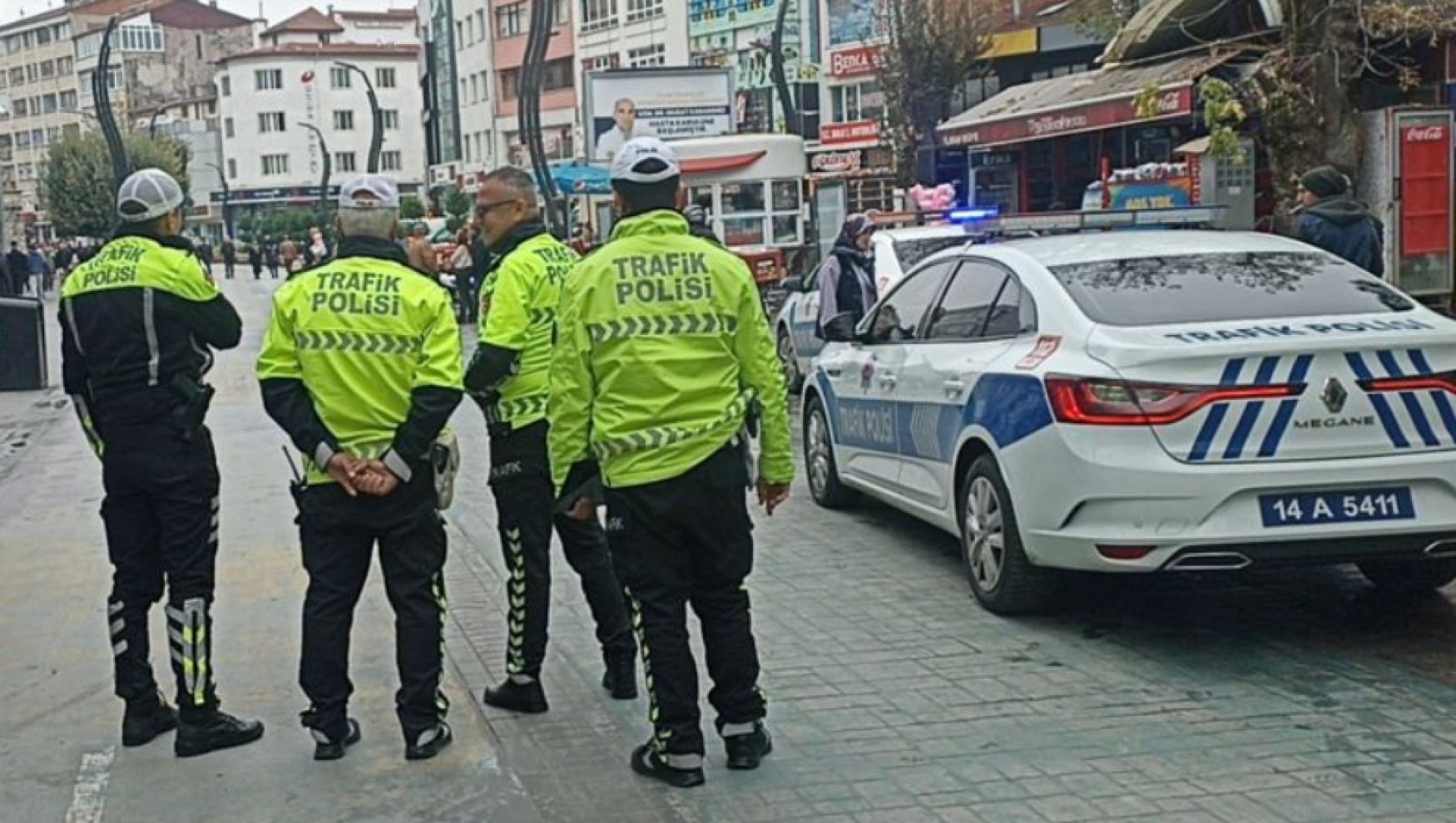 İzzet Baysal Caddesinde sıkı polis denetimi var