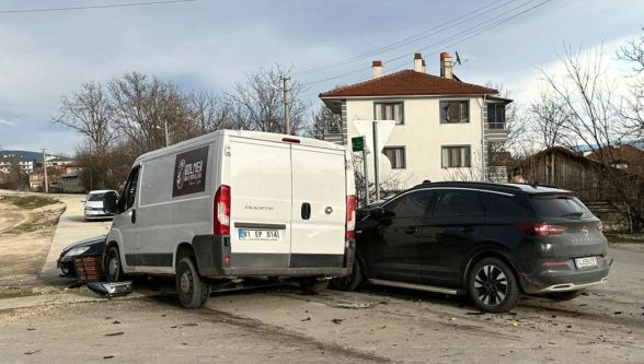 Bolu'da cip minibüsle çarpıştı: 3 yaralı