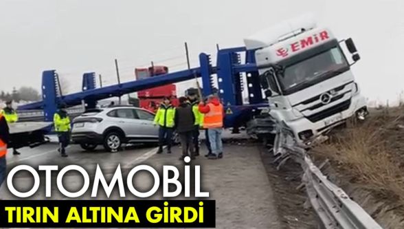 Otomobil makaslayan tırın altına girdi: 1 yaralı