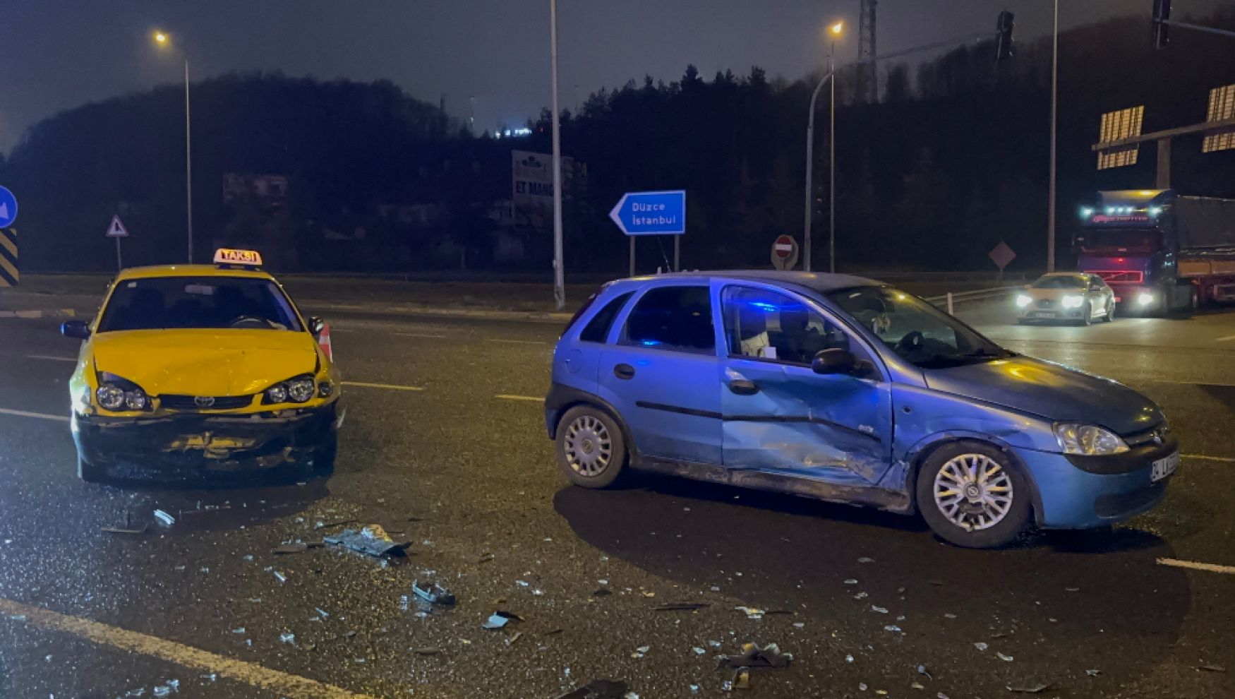 Abant kavşağında trafik kazası: 3 yaralı