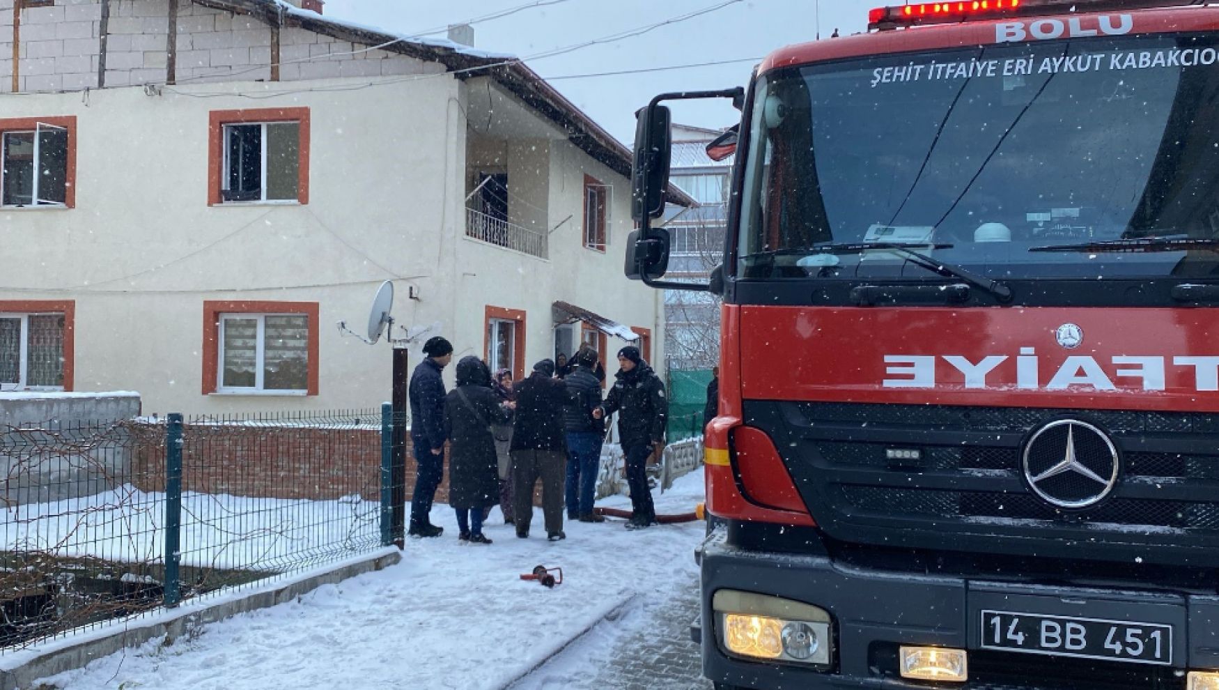 Bolu'da evde çıkan yangında 3'ü çocuk 4 kişi dumandan etkilendi