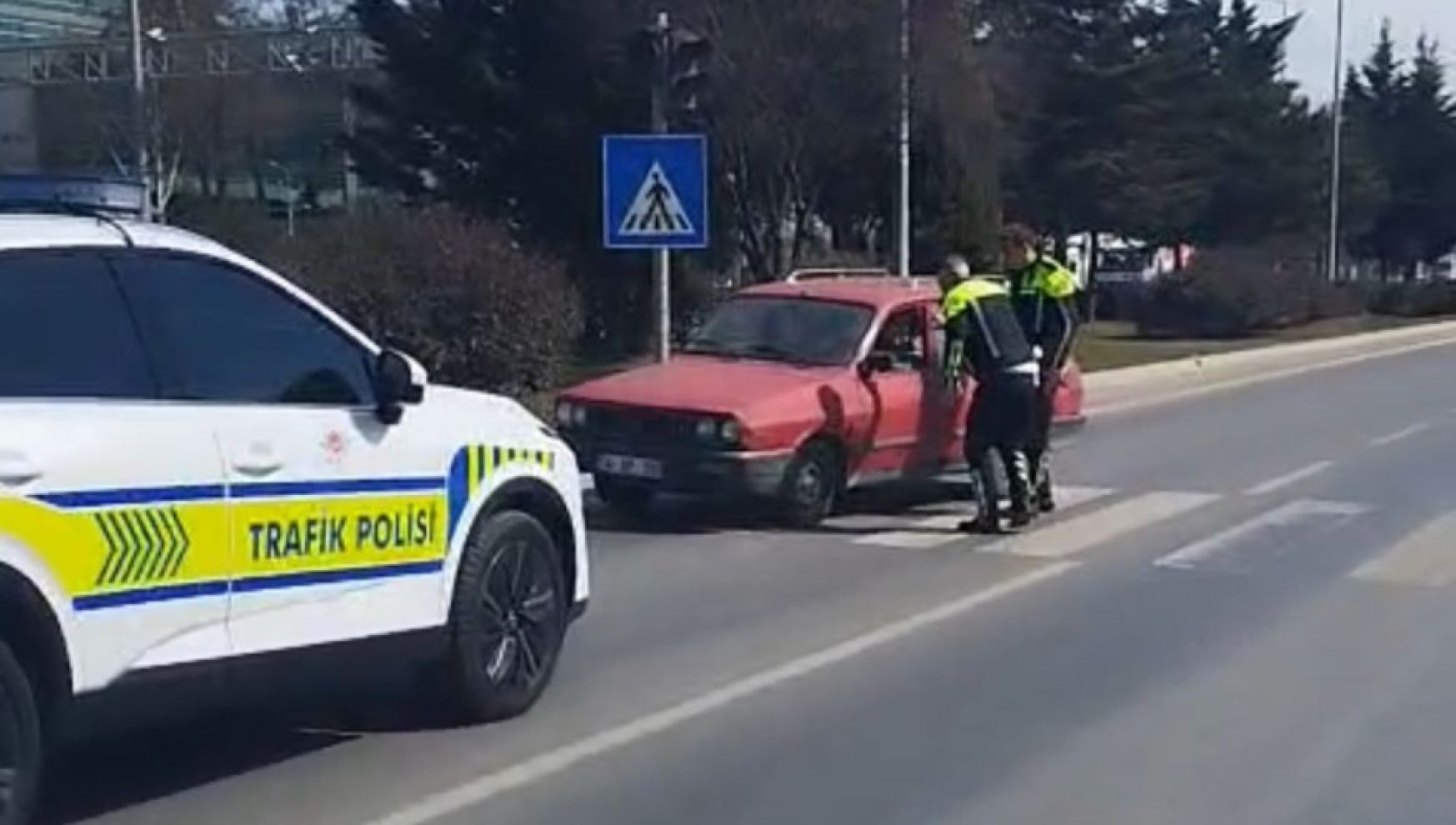 89 yaşındaki sürücü ters şeride girince ehliyeti kaptırdı