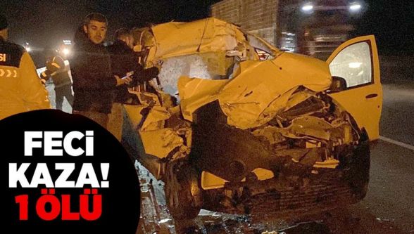 Tıra arkadan çarpan Dacia kağıt gibi ezildi: 1 ölü, 3 yaralı