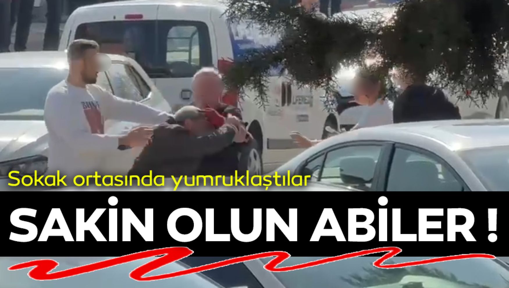 Bolu'da sokak ortasında yumruklar havada uçuştu