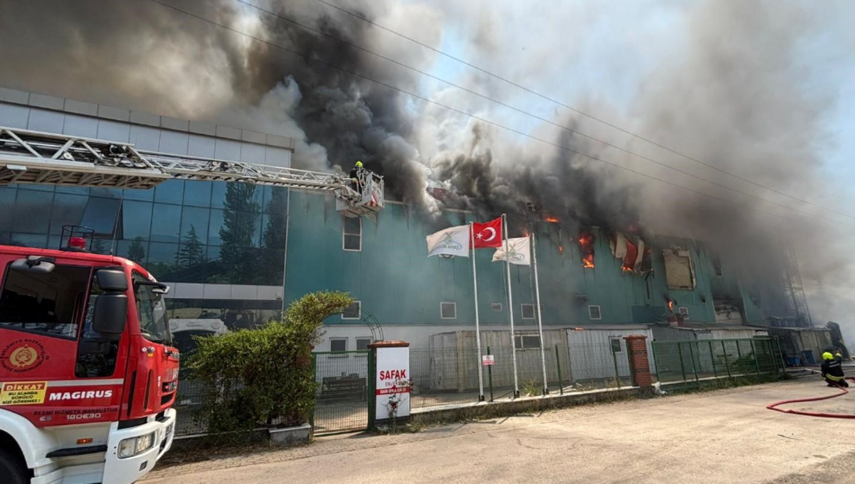 Bolu'da medikal fabrikasında yangın çıktı