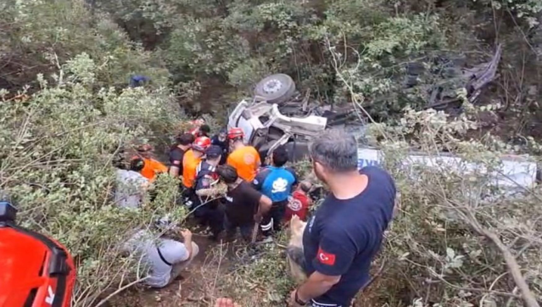 Bolu'dan Bursa'daki yangına gönüllü gittiler trafik kazasında can verdiler