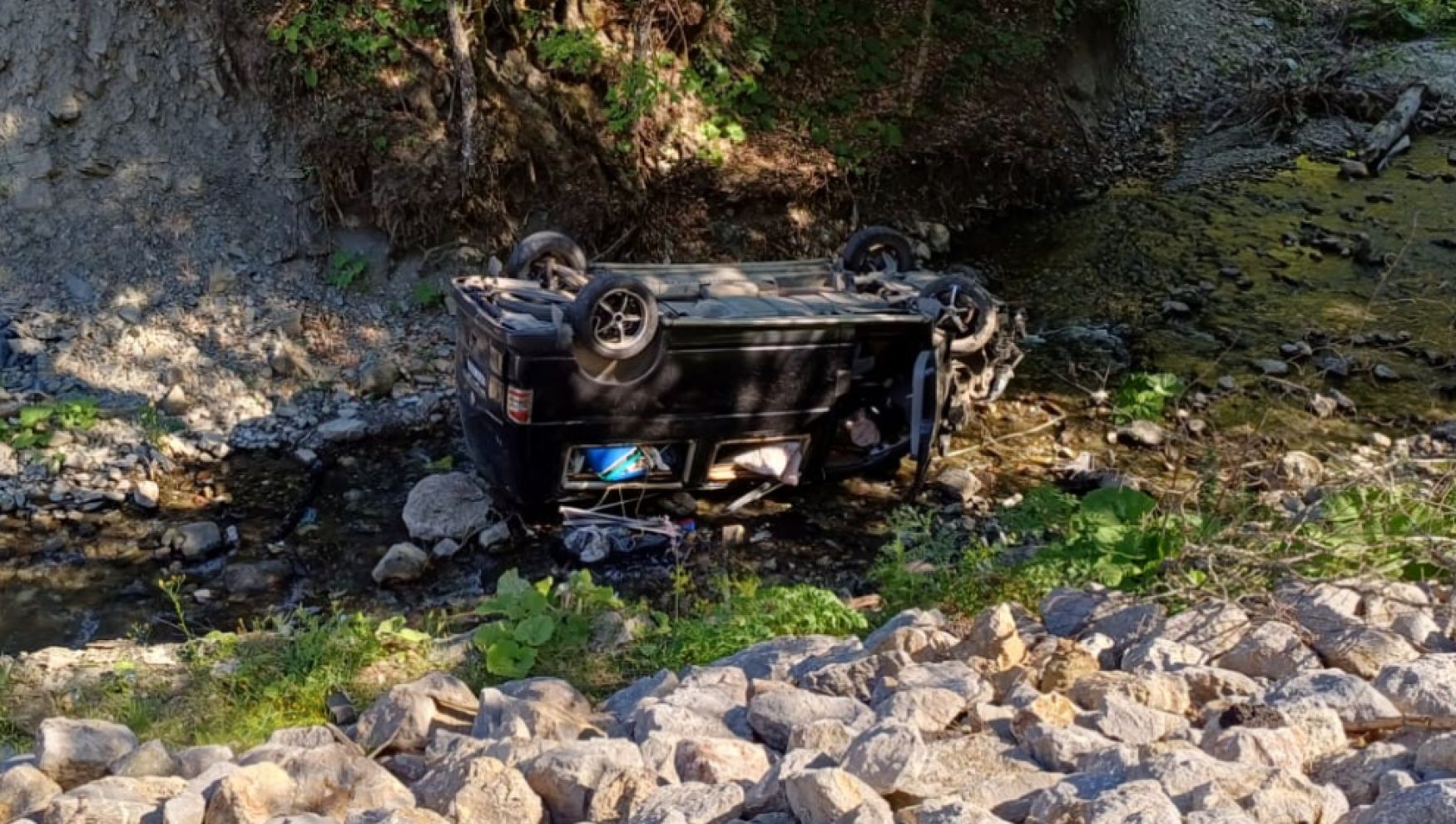 Kocaeli’nden Bolu’ya gelen çift Abant yolunda kaza yaptı