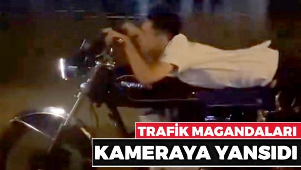 Bolu'da D-100'de motosikletin üstünde yatarak tehlikeli yolculuk yapan magandalar kamerada