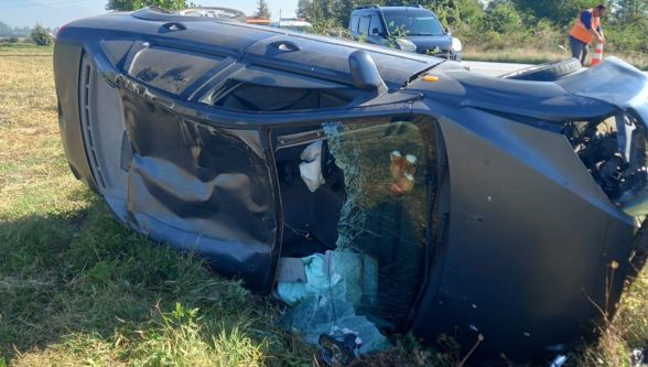 Bolu-Mudurnu yolunda takla atan otomobilden burnu bile kanamadan çıktı