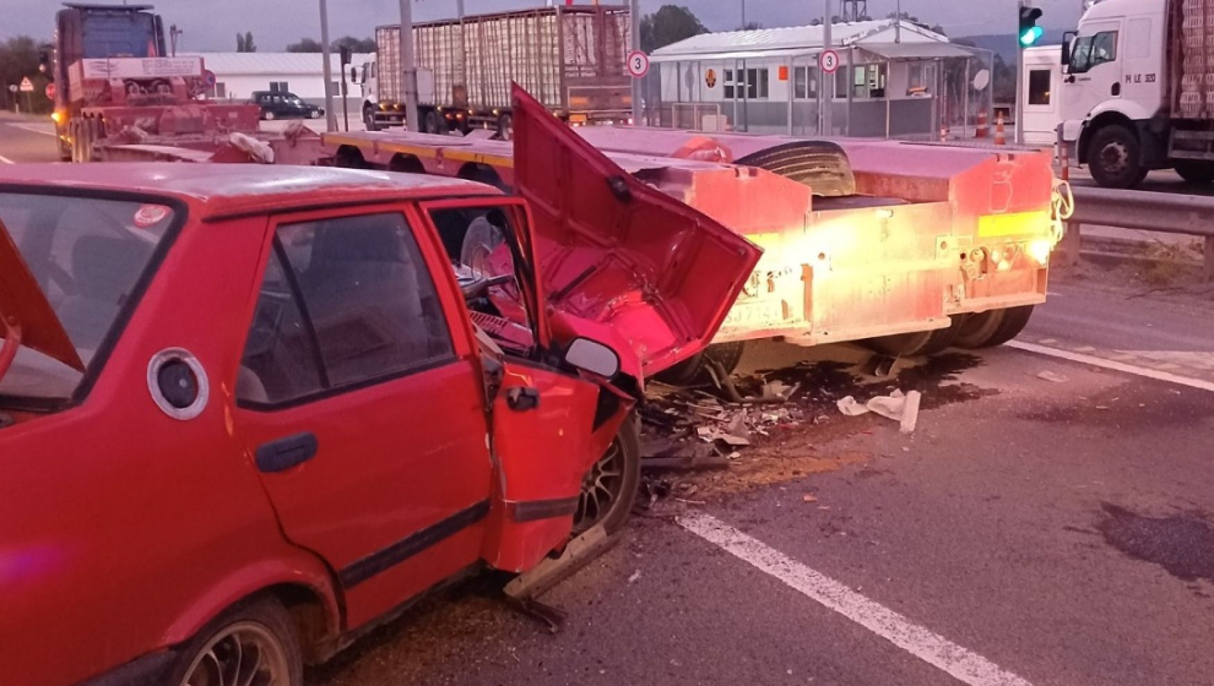 Bolu’da otomobil tıra çarptı: 1 yaralı