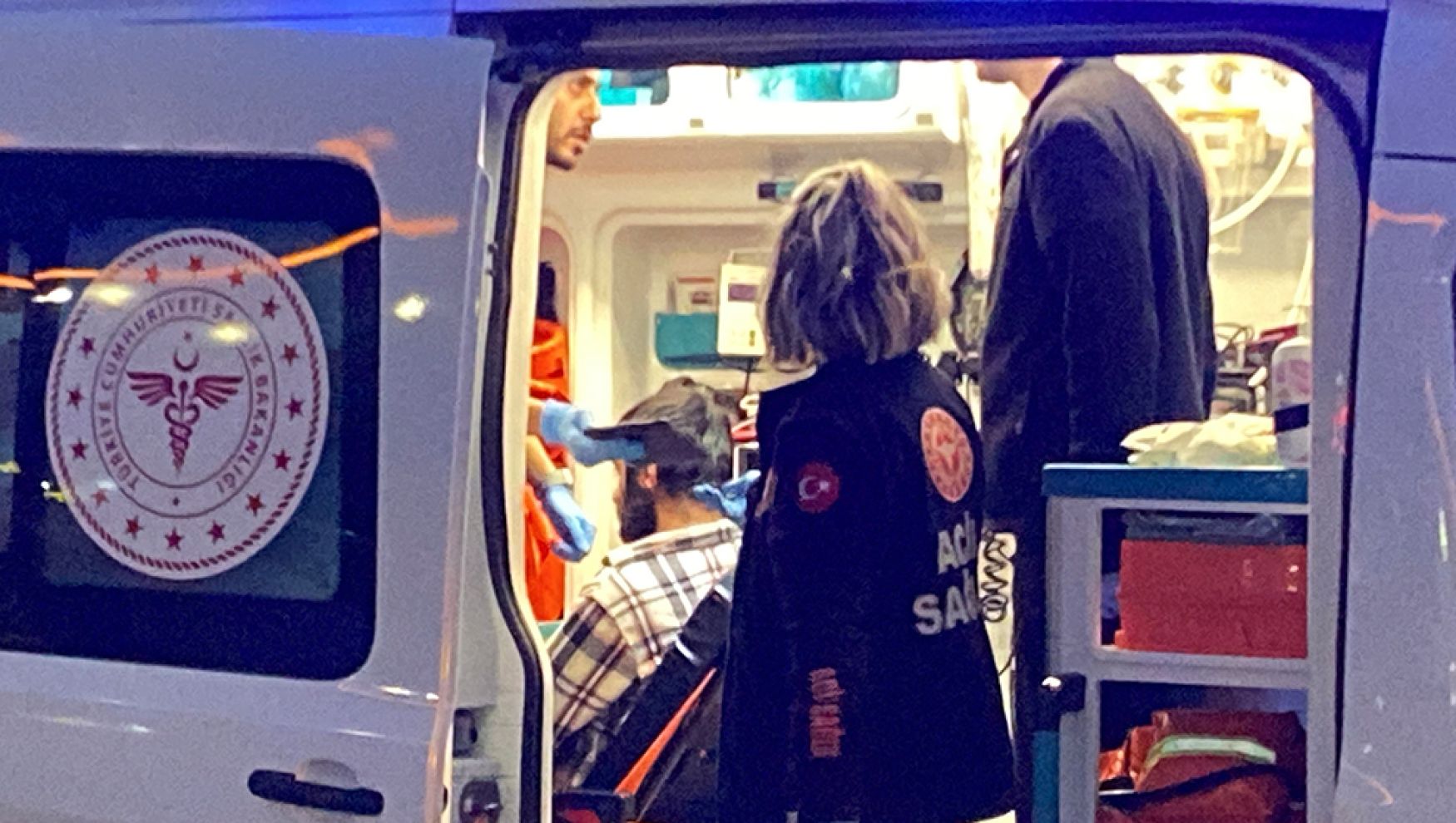 Köprüye çıkan şahsı polis ikna etti