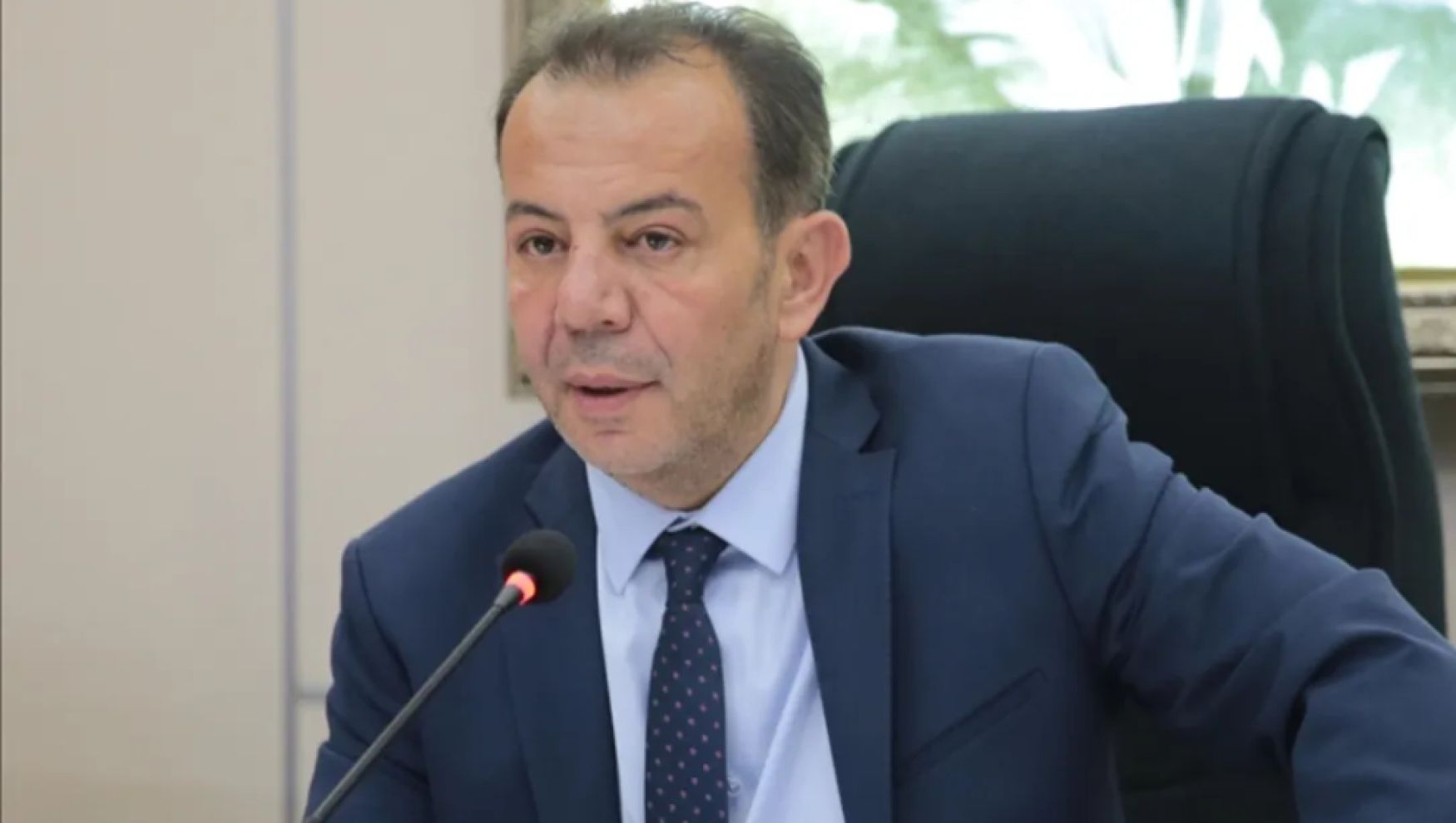 Tanju Özcan’a yurt dışı yasağı