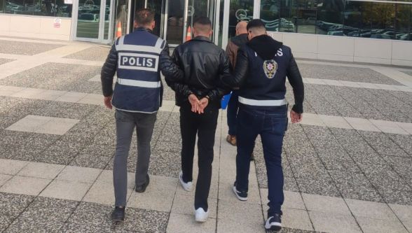 Dedesinin evini soyup eşyaları satan torun tutuklandı