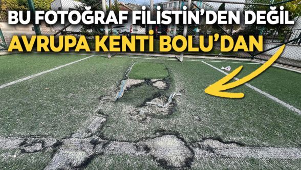 Borazanlar Mahallesi Bozkurt Sokak üzerindeki  halı saha bakımsızlıktan mayın tarlasına döndü