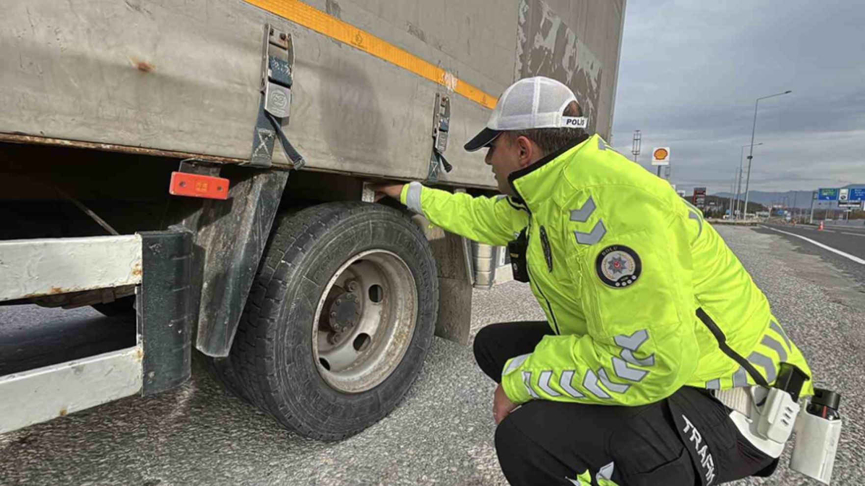 Kış lastiği olmayana Bolu Dağı’ndan geçit yok