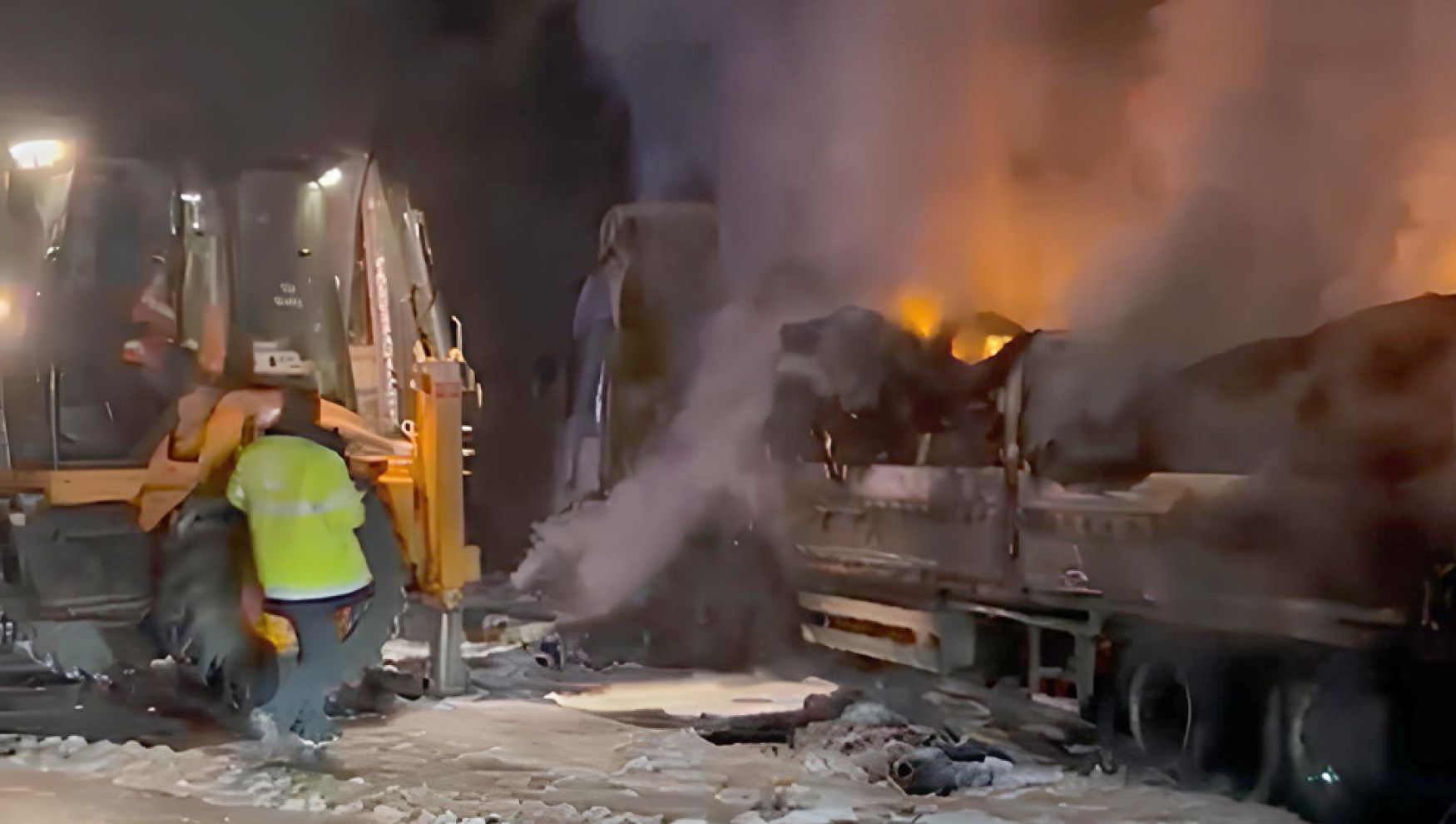 Tır alev alev yandı: D-100 karayolu 3 saat kapandı