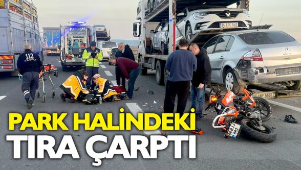 Otoyolda motosiklet tıra çarptı: 1 yaralı