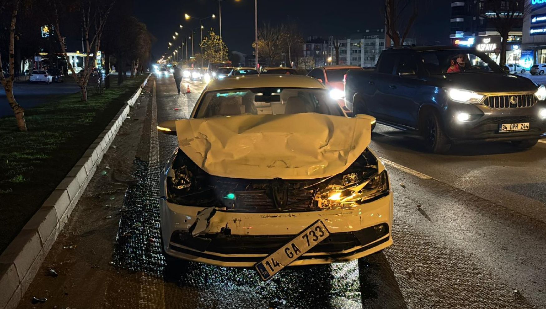 Bolu’da D-100’de iki otomobil çarpıştı: 2 yaralı